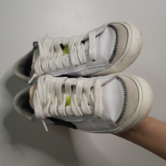 Nike Men's Blazers White With Black Swoosh Size 9 Sneakers - Picture 2 of 7